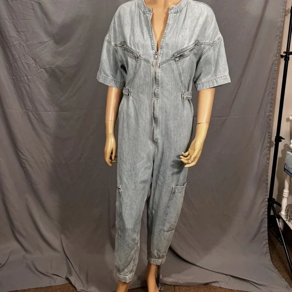 Super stylish Zara denim jumpsuit! - Picture 2 of 8